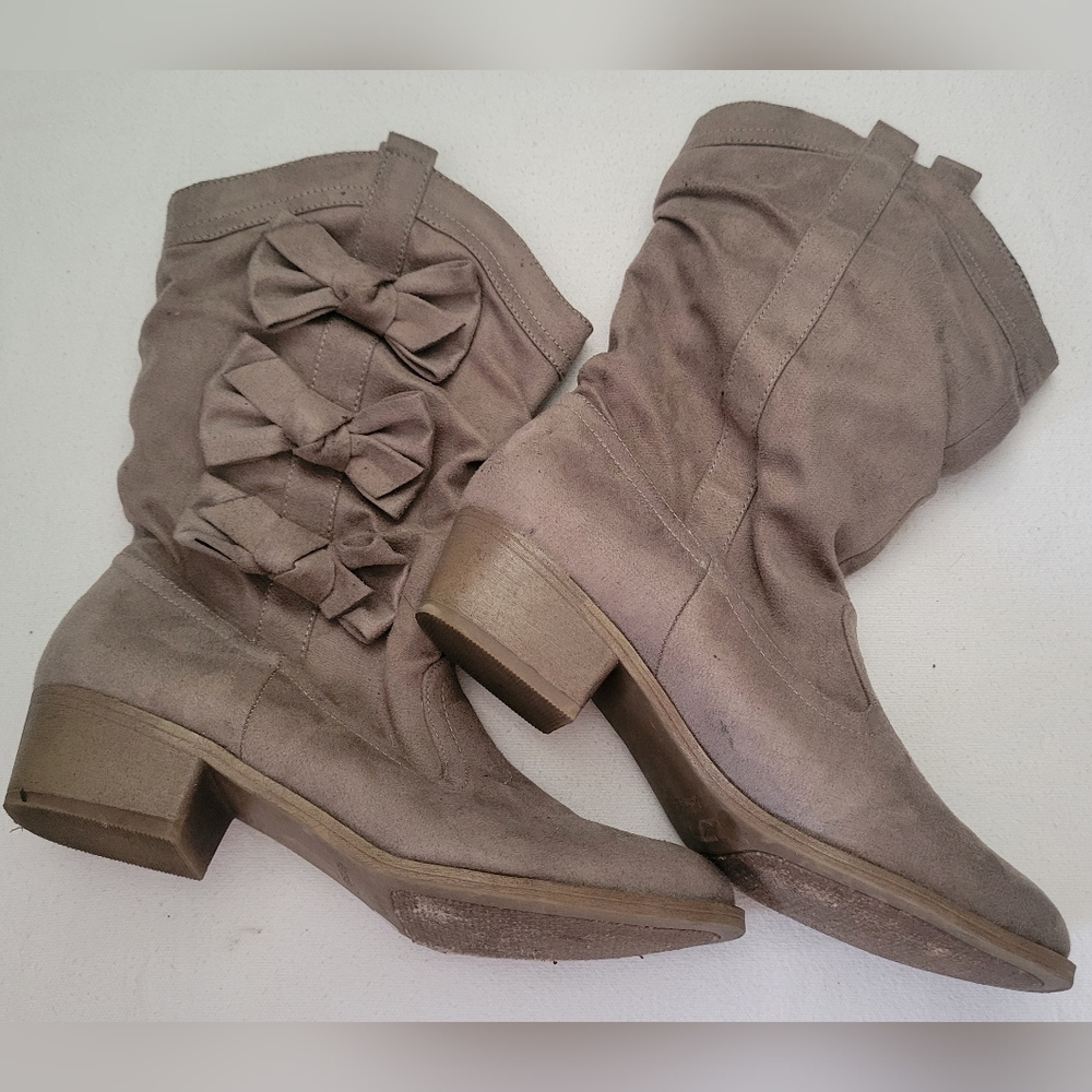 Ellie Taupe Kensie Heeled Boots with Bows Size 8 Womens KG-ELLIE Ankle Tan Heel